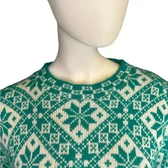 Cabin Creek Green/ white poinsettias pattern crew neck style sweater. - Picture 6 of 12